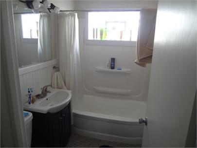 Full Bath - Main level - 861 Weeks Ave SE