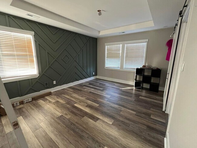 Foto del edificio - 975 Lightwood Knot Rd