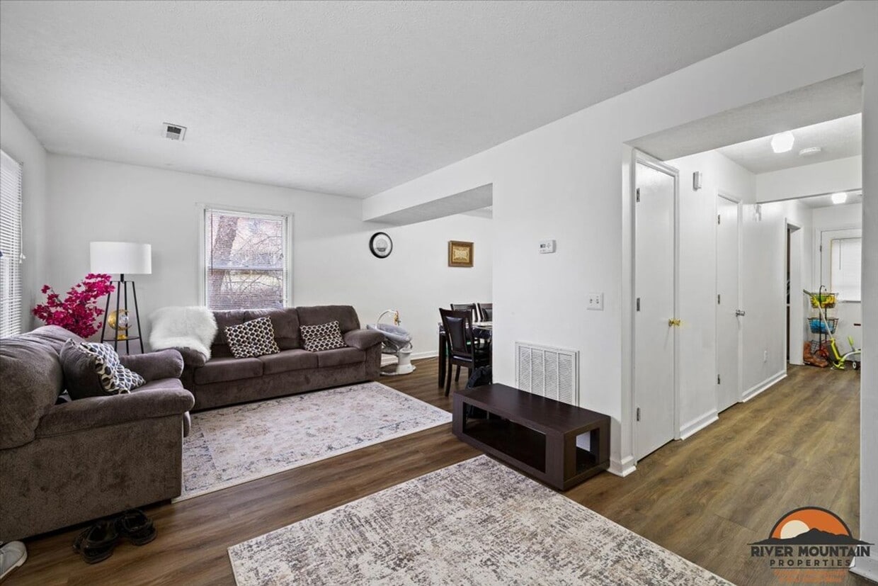 Two-Story Duplex in Excellent Blacksburg Location - Two-Story Duplex in Excellent Blacksburg Location