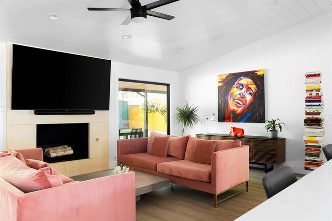 Foto del edificio - 5404 Emerald Forest Dr