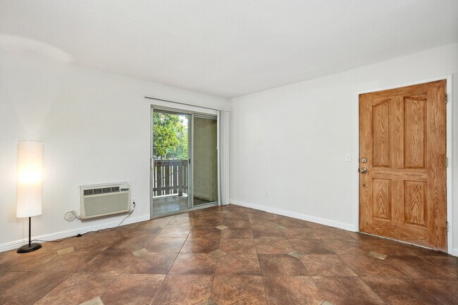 Foto del edificio - 830 W Lincoln Ave