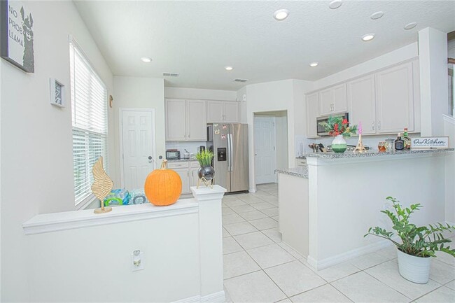 Building Photo - 3851 Plainview Dr