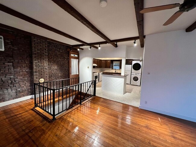 Foto del edificio - 30 W 9th St