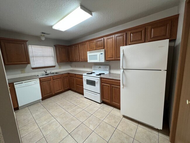 Foto del edificio - Pre-Leasing for 26/27 School Year