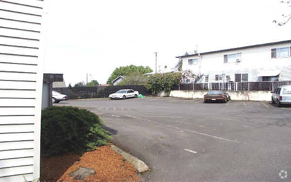 Building Photo - Yamhill Apartments