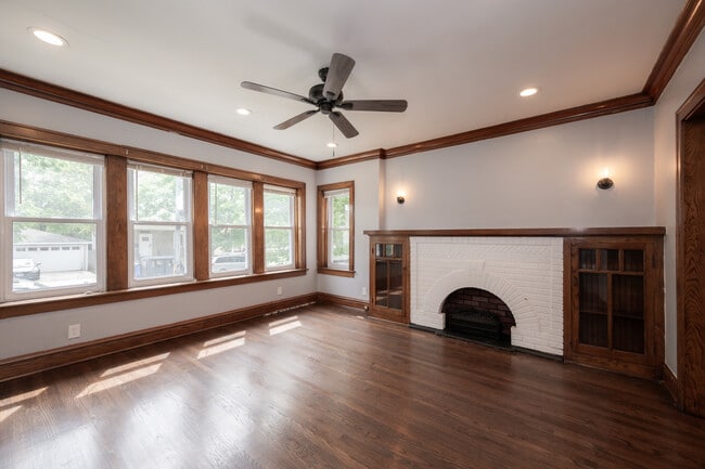 Building Photo - 3312 N Kostner Ave
