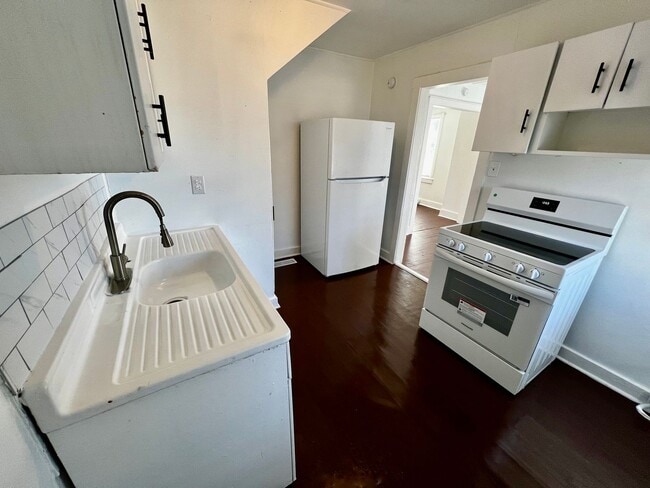 Photo - 1404-1406 Berry Street Apartment