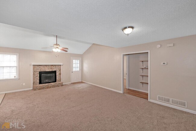 Building Photo - 5040 Woodmont Dr