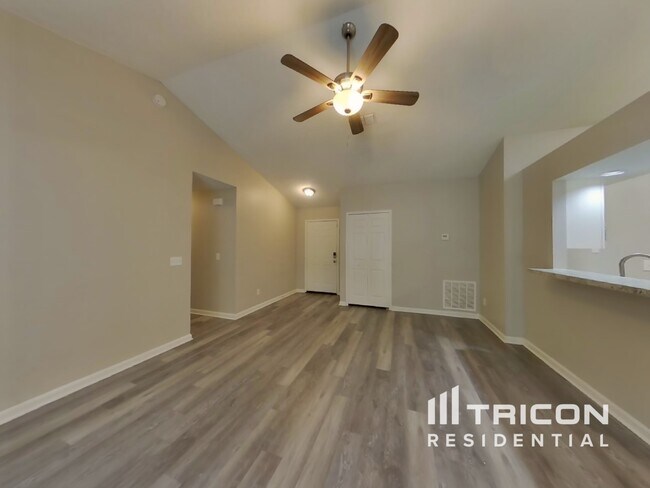 Foto del edificio - 2425 Justin Rd E