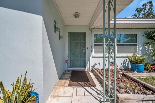 Building Photo - 2151 Poinciana Dr