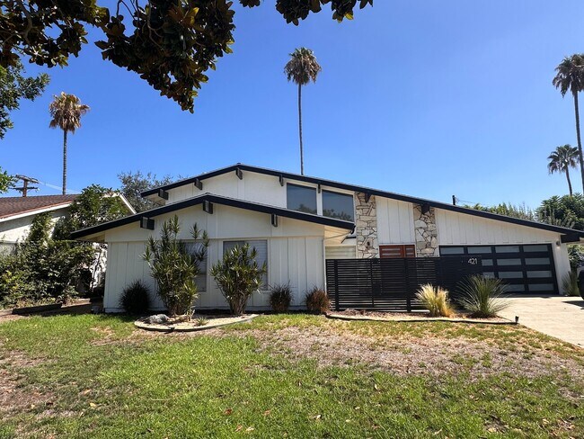 Foto del edificio - 421 Larry Ln