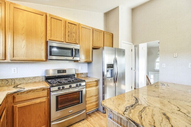 Foto del edificio - FENCED IN YARD!!!  Beautiful 4/3 UPDATED SF Home in Gaithersburg