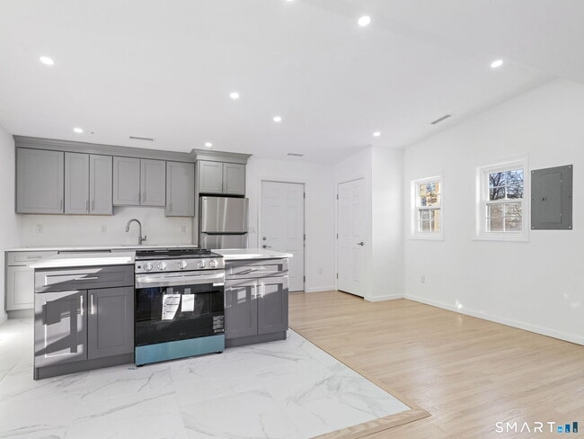 Building Photo - 27 5th St