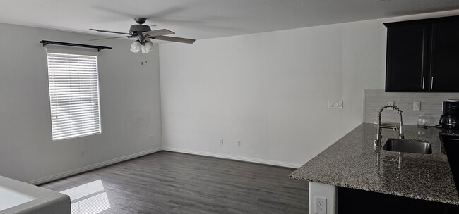 Foto del edificio - Townhome for Rent