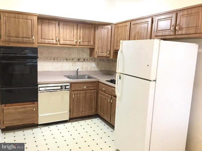 Foto del edificio - 1643 Powell Rd