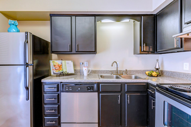 Building Photo - Jamestown Apartments