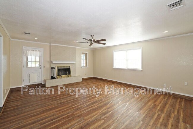 Building Photo - 2905 Salem Dr