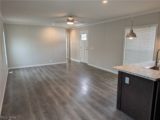 Foto del edificio - 230 Edgecliff Cir W