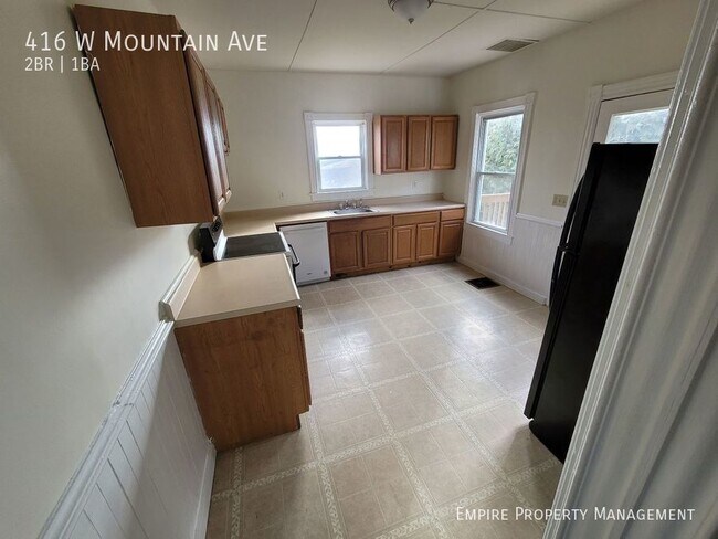 Building Photo - Single Family House: 2 Bedroom / 1 Bathroo...
