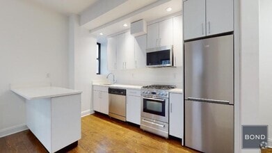 Building Photo - 140 E 46th St