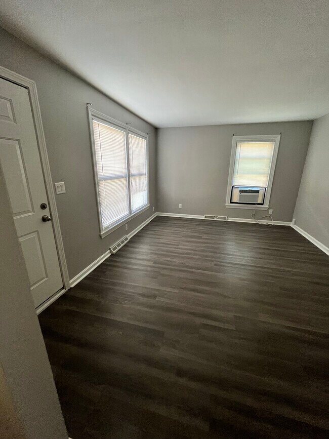 Foto del edificio - 5023 Forest Park Pl