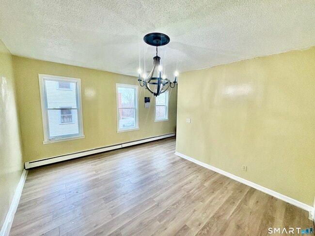 Building Photo - 202 Bellevue St