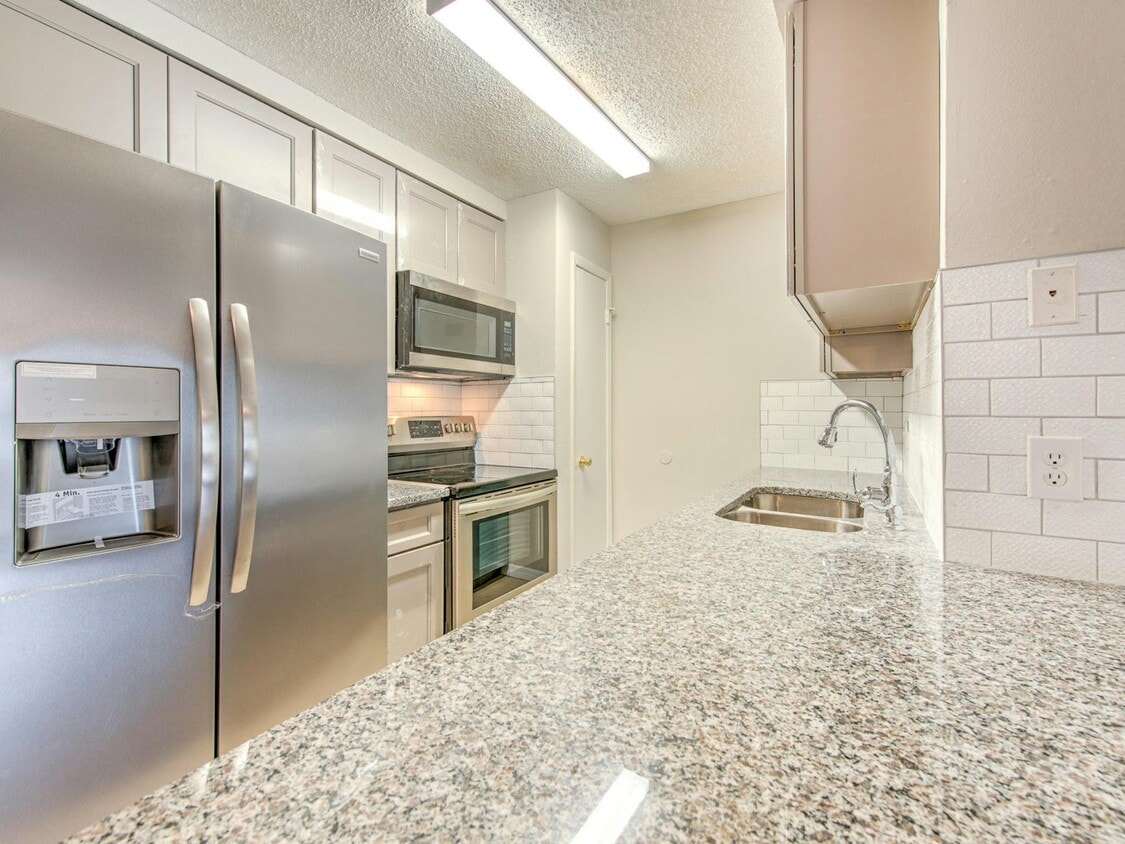 Photo - 608 Golden Raintree Place