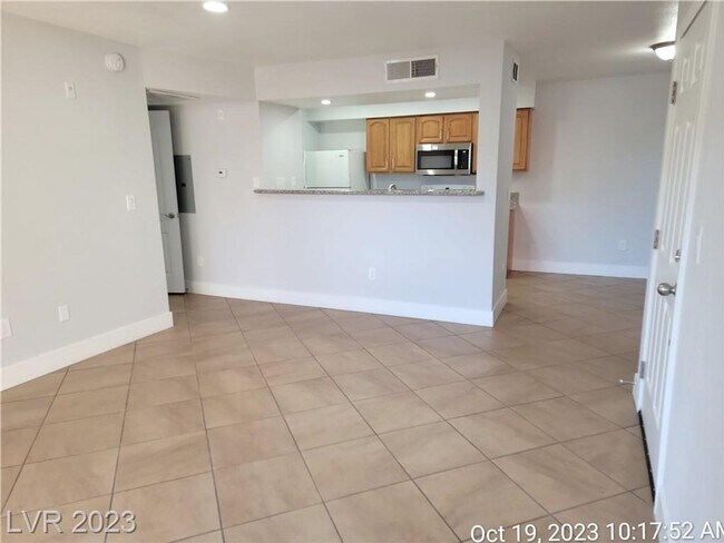 Foto del edificio - FANTASTIC 1ST FLOOR CONDO IN GATED SOUTHWE...