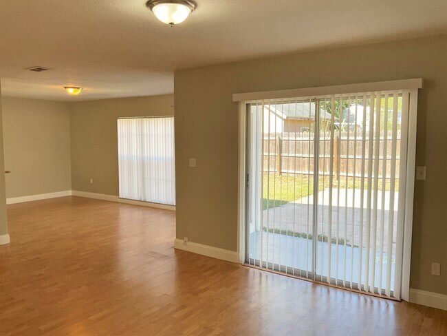 Foto del edificio - 614 W Windhorst Rd