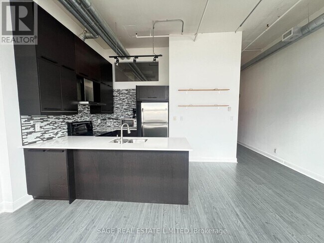 Photo du bâtiment - 700 King St W