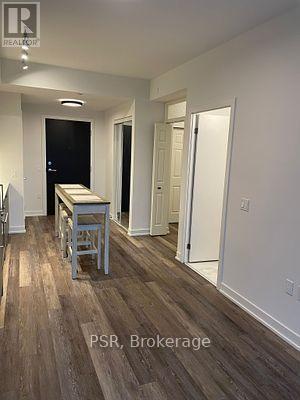 Photo du bâtiment - 250-250 Lawrence Ave W