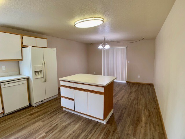 Building Photo - Great 3BD Ranch in Desirable Neighborhood!...