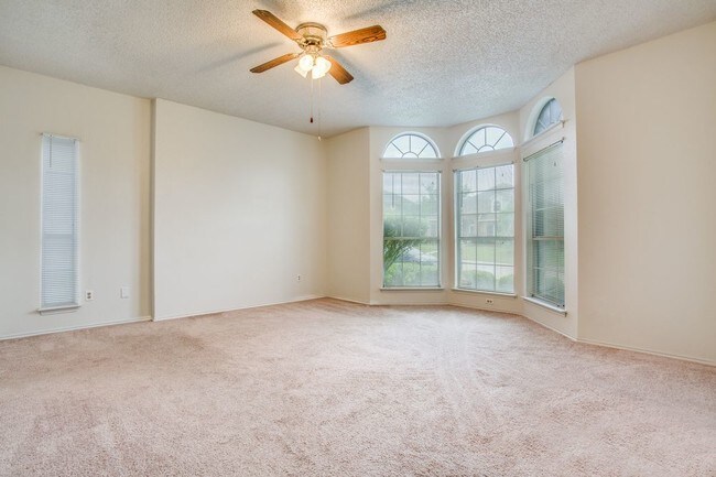 Foto del edificio - Beautiful 3-story home on Desoto area