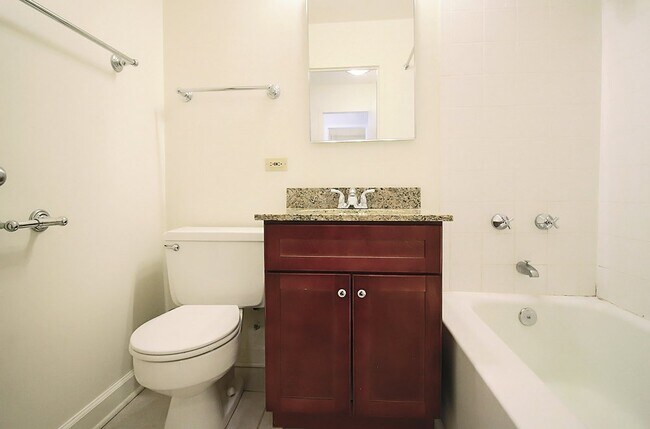 Foto del edificio - 1357 N Lake Shore Dr