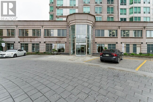 Photo du bâtiment - 1-711 Lee Centre Dr