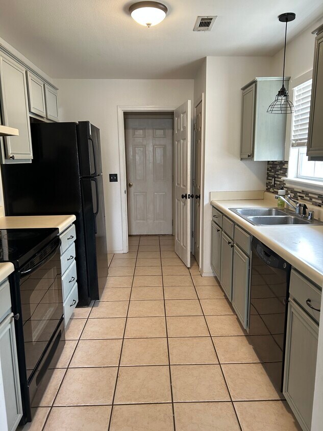 Foto principal - 5653 W Fountain St