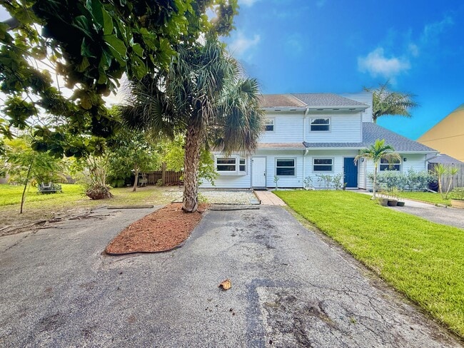 Building Photo - 9243 Green Meadows Way