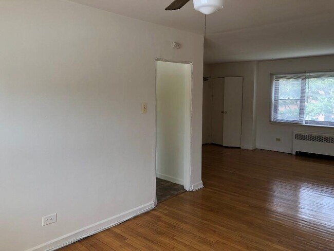 Building Photo - 1 bedroom in Evanston IL 60202