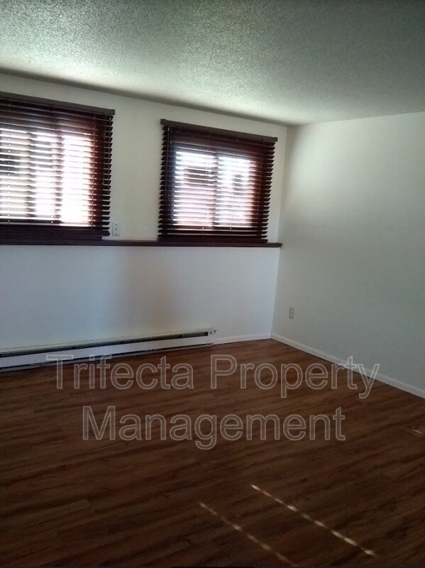 Building Photo - 4955 Basswood Dr