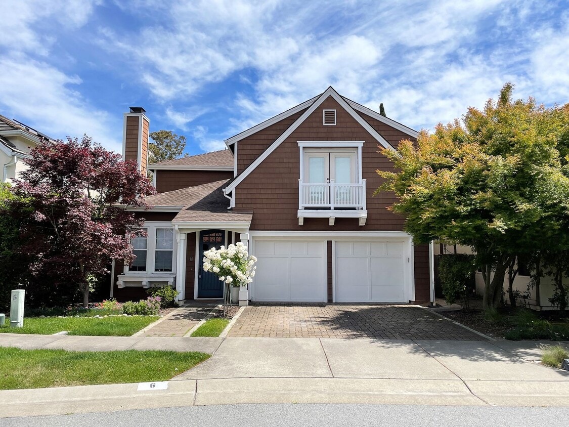 Primary Photo - Gorgeous 4 bedroom, 2.5 bathroom home in H...