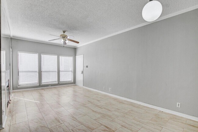 Foto del edificio - 807 W 25th St