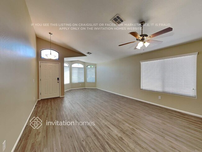 Foto del edificio - 1690 E Nancy Ave