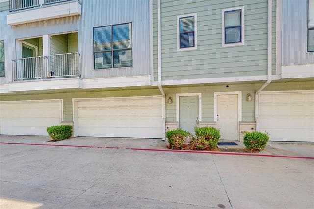 Building Photo - 2415 Stutz Dr