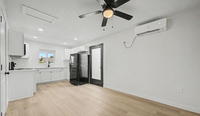 Foto del edificio - 3302 W Pierson St