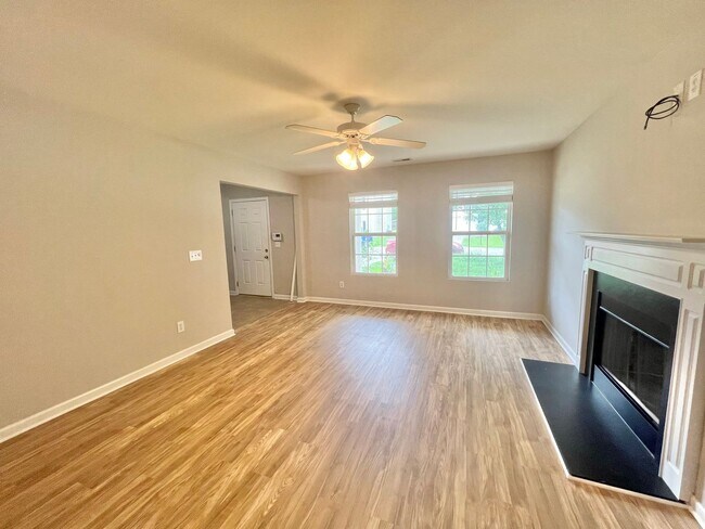 Foto del edificio - Cozy 3BD, 2.5BA Raleigh Home with a Fenced...