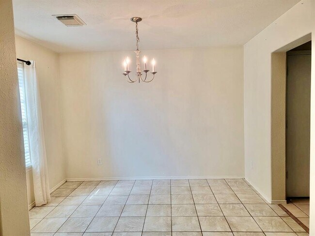 Building Photo - 20142 Saddle Ranch Dr