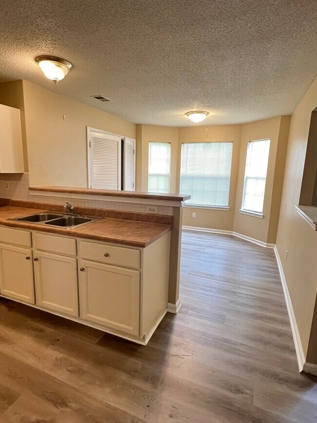 Building Photo - 2540 Lancewood Ln