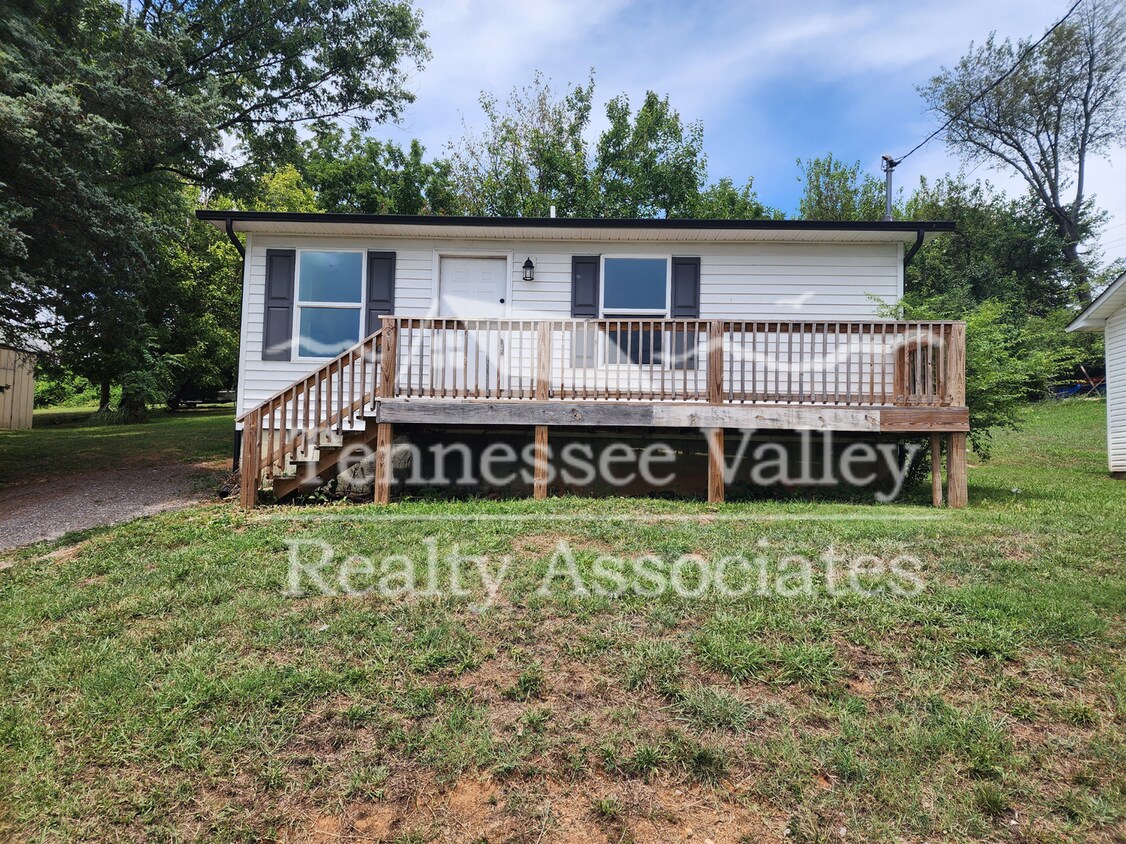 Foto principal - Charming 2-Bedroom, 2-Bath Home Just Minut...