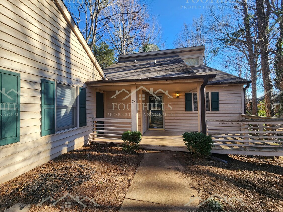 Primary Photo - Charming 3-Bed, 2-Bath Home with Lake View...