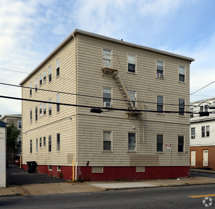 Building Photo - 560-564 Douglas Ave